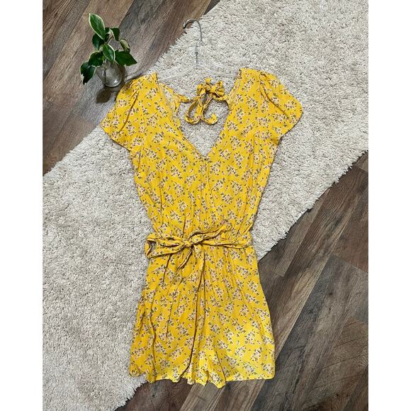 American Eagle Size XS Yellow Floral Wrap Belted V Neck Open Back Romper - Picture 1 of 8